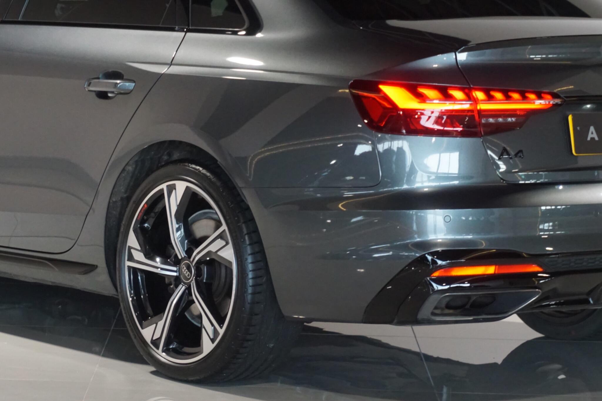 Audi A4 2.0 TDI 40 Black Edition Saloon 4dr Diesel S Tronic quattro Euro 6 (s/s) (204 ps)